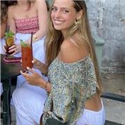 Soy una chica bilingüe que ofrece conversaciones en inglés, para todas las edades